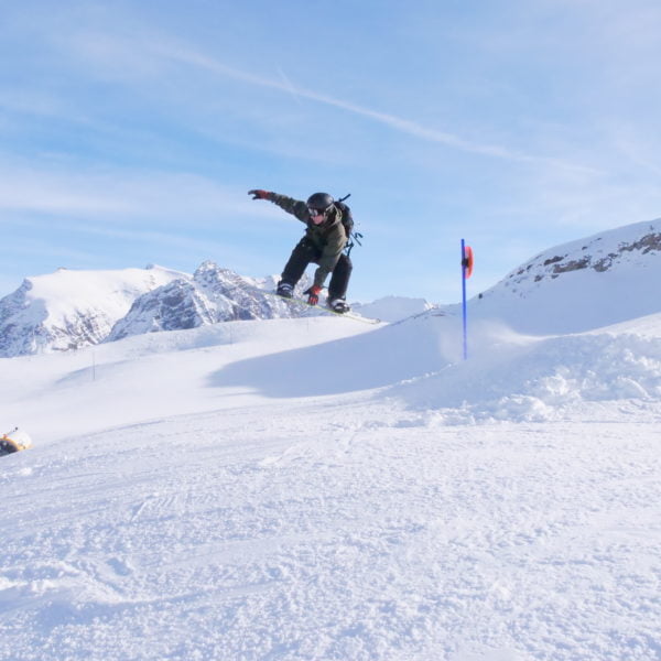 Snowboarder - Montgenèvre - Station de ski des Hautes Alpes © Office de Tourisme de Montgenèvre